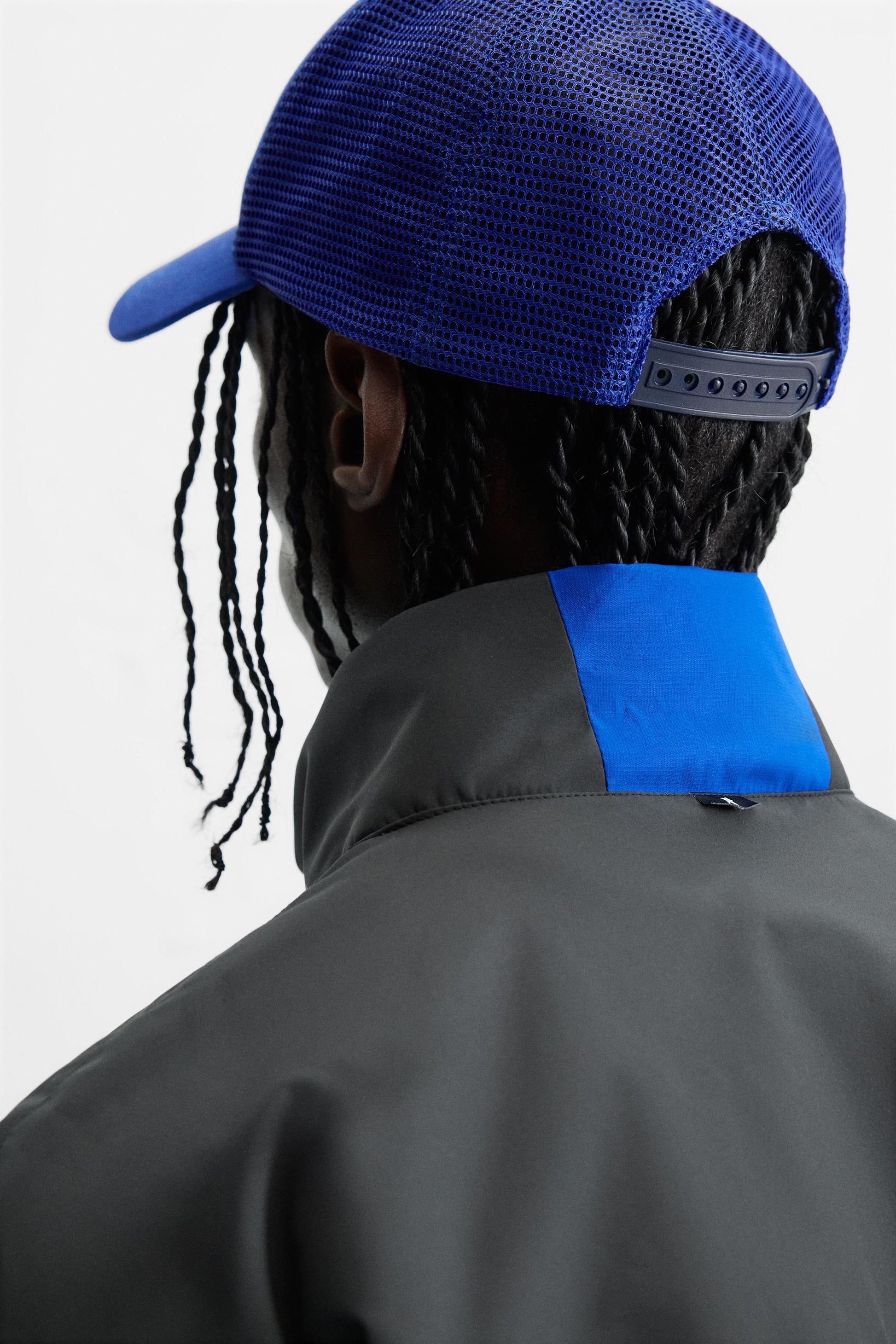 CAP WITH CONTRAST EMBROIDERY - KANDRA